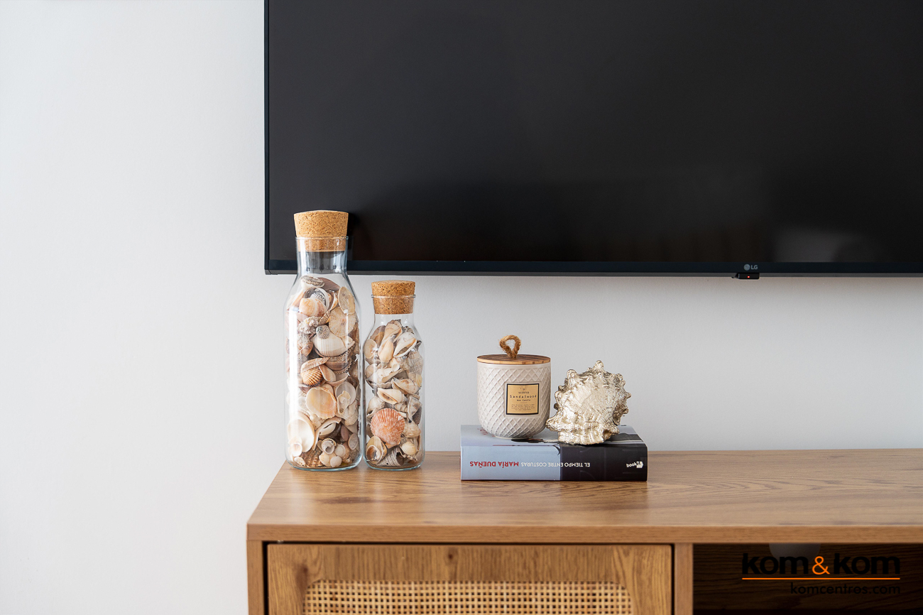 Detalles mar&iacute;timos en la decoraci&oacute;n de un apartamento vacacional en Benidorm, Alicante.
